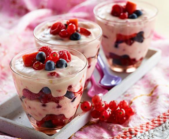 Beeren-Dickmilch-Dessert