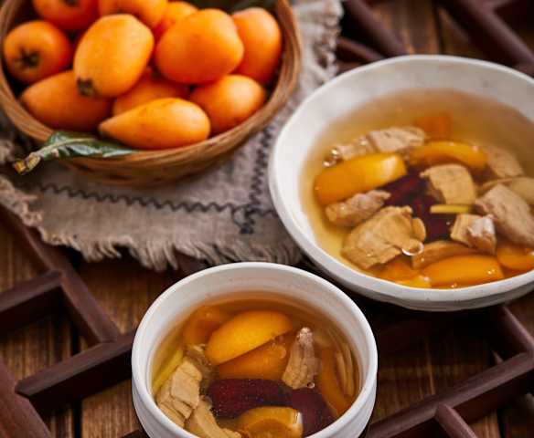 鲜枇杷蜜枣瘦肉汤