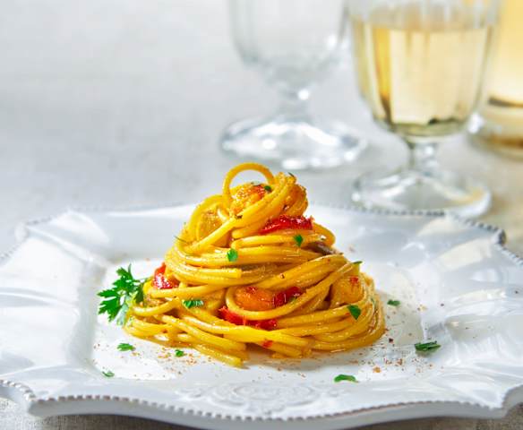 Spaghetti pesce spada, peperoni e bottarga
