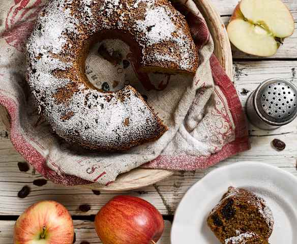 Špaldová jablečná bábovka bez tuku