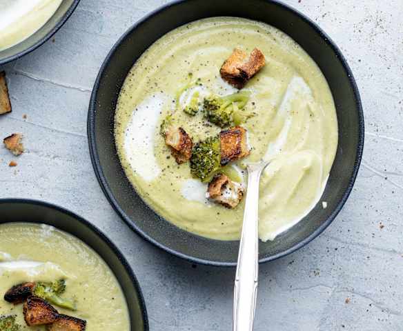 Crema di broccoli e Gorgonzola con crostini integrali
