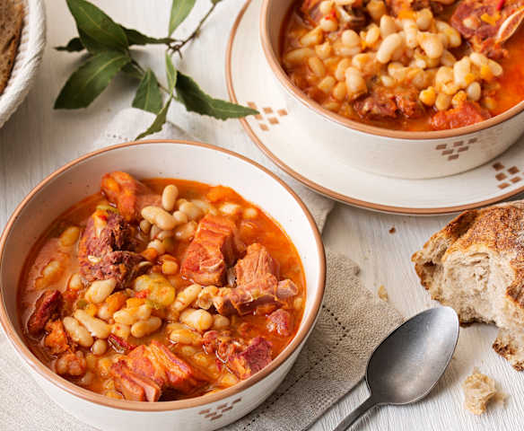 Judías blancas con costillas