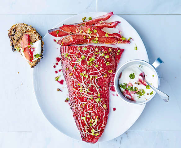 Saumon gravlax à la betterave