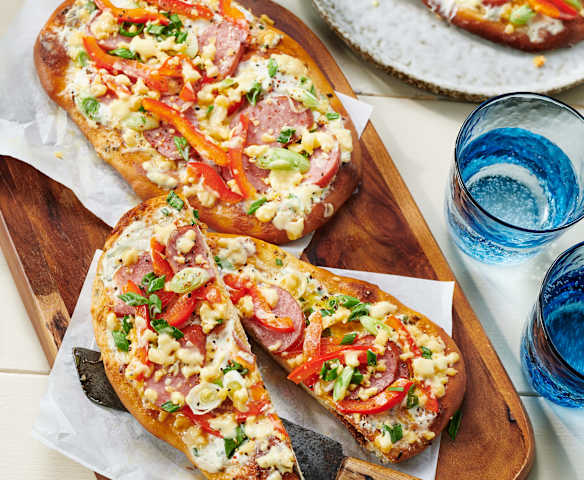 Würziger Rahmfladen mit Kabanossi