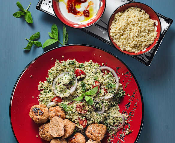 Ostré kuřecí kuličky s bulgurem