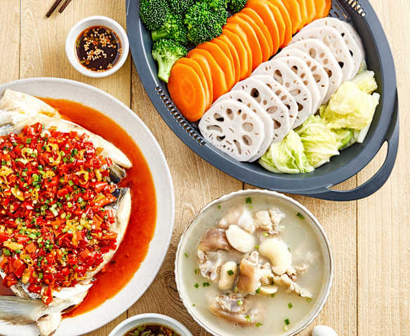 老妈蹄花汤配剁椒鱼头、川式蒸菜