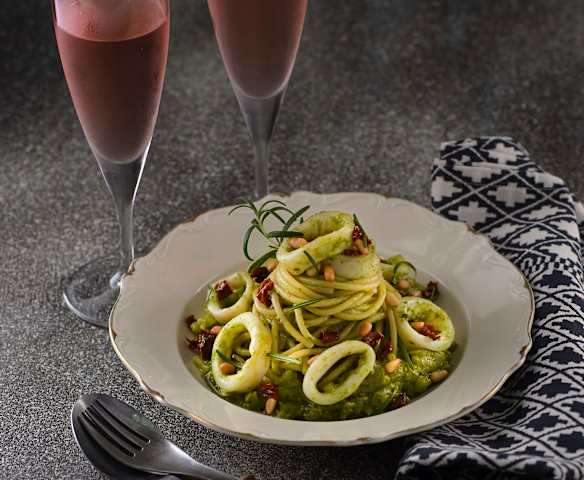 油漬蕃茄青醬墨魚義大利麵 (TM6 & TM5)