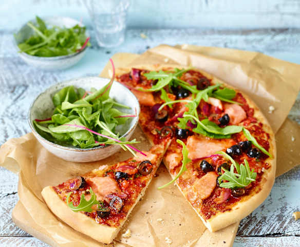 Špaldová pizza s lososem