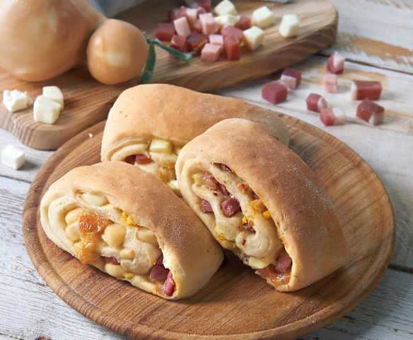 Panini napoletani con uova sode