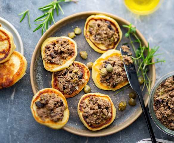Blinis et tapenade au maquereau