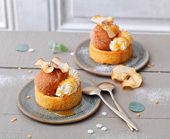 Sorbet pomme-cidre, sablé breton, sirop au miel et crème chantilly