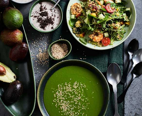 Menu fresco: Sopa fria de pepino e abacate, salada agridoce de gambas e quinoa e mousse de Oreo®