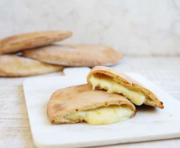 Calzone de cebolla y queso