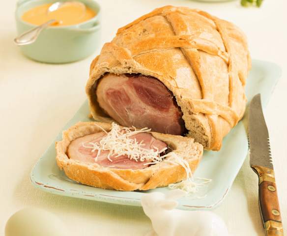 Osterschinken im Brotteig mit Selchsuppe
