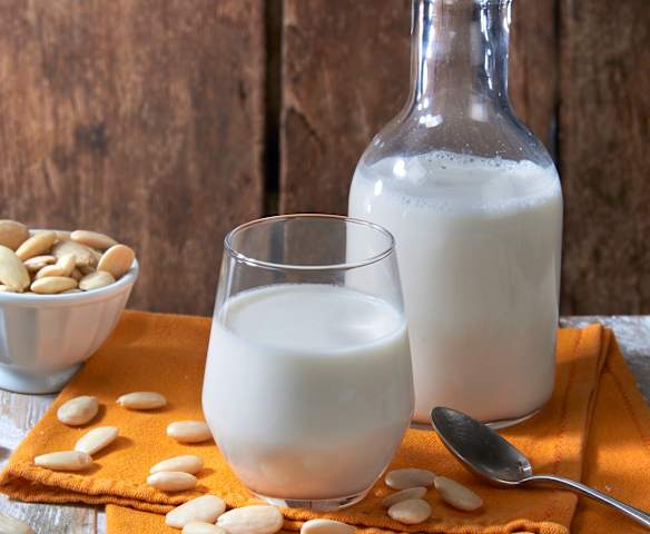 Bevanda a base di mandorle (vegan)