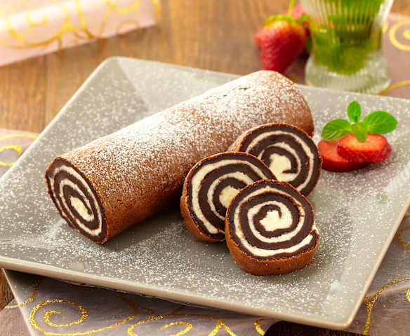 Kakaová roláda se šlehačkou