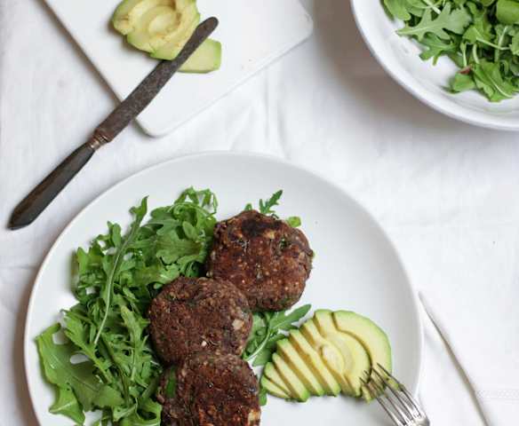 Hambúrgueres de grão-de-bico e quinoa
