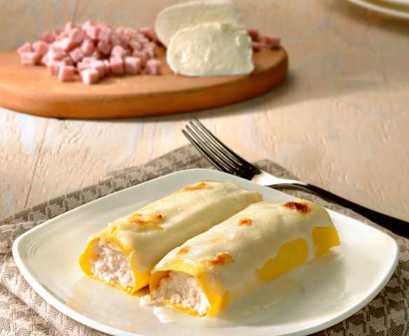 Canelones de mozzarella y jamón de York