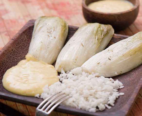 Chicorée mit Reis und Zitronensauce