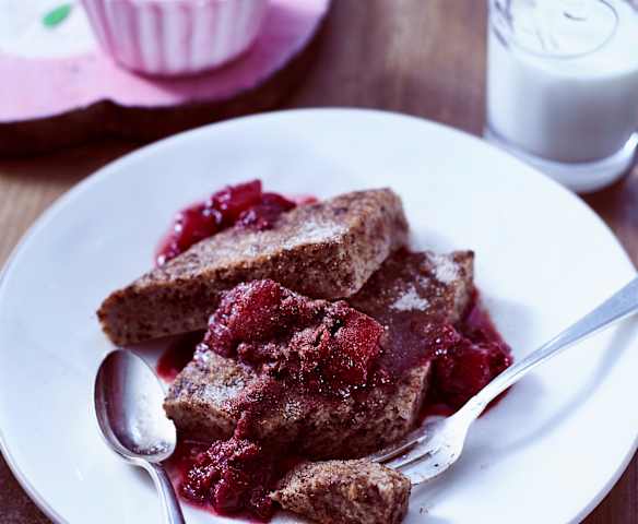Stracciatella-Schnitten mit Kirsch-Apfel-Kompott