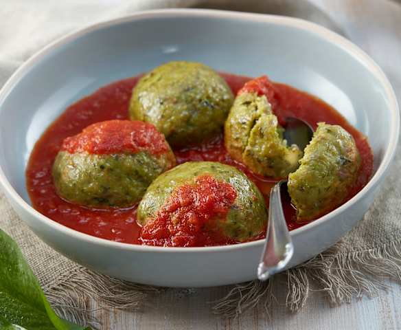 Bärlauchknödel mit Tomatensugo