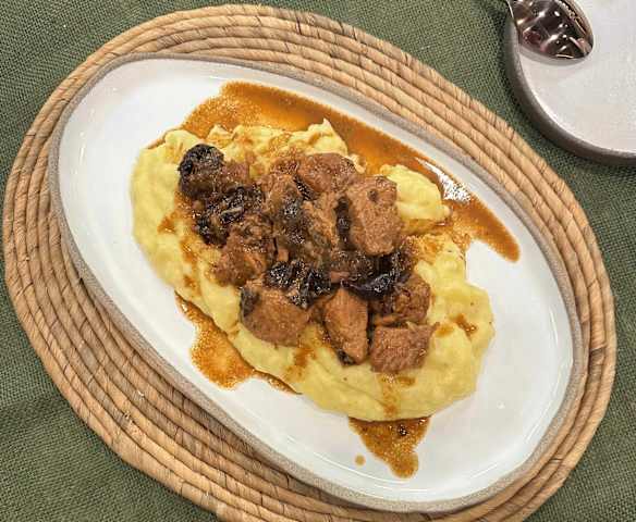 Χοιρινό με δαμάσκηνα και πορτοκάλι