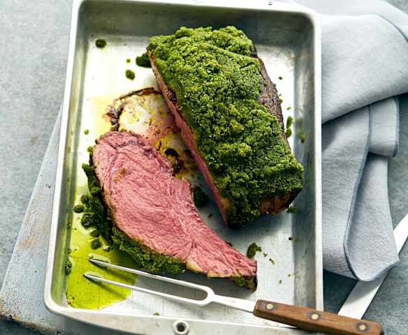 Kalbsbraten mit Kräuterkruste und Kartoffelgemüse