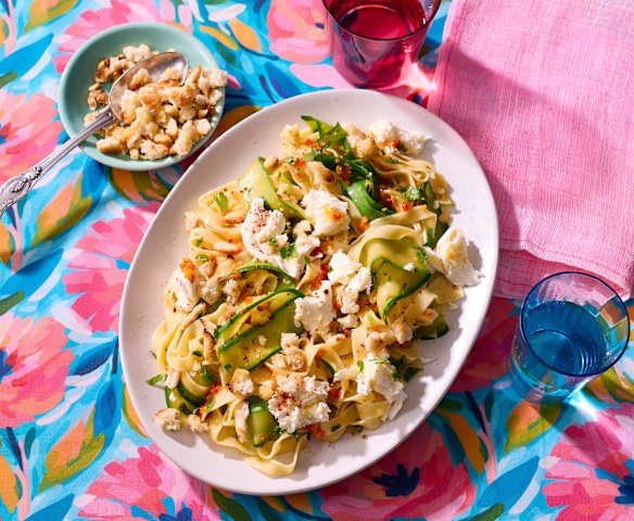 Pikante Zucchini-Tagliatelle