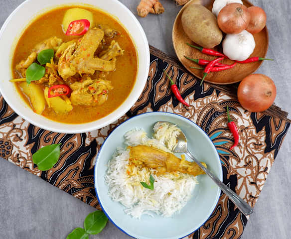 Ayam Masak Lemak Cili Api (Braised Chicken with Hot Creamy Coconut Milk)