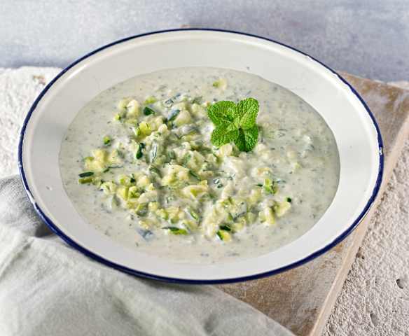 Zucchini-Tsatsiki mit Minze