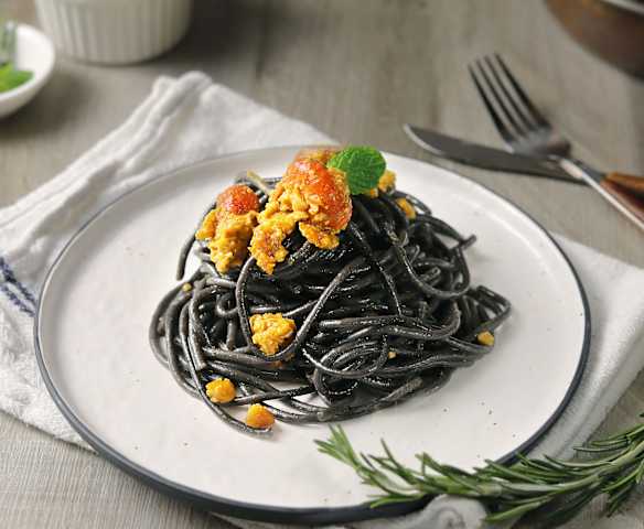 咸蛋黄小龙虾墨鱼意面