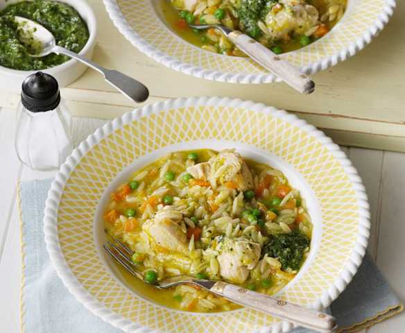 Orzo pasta with chicken and pesto