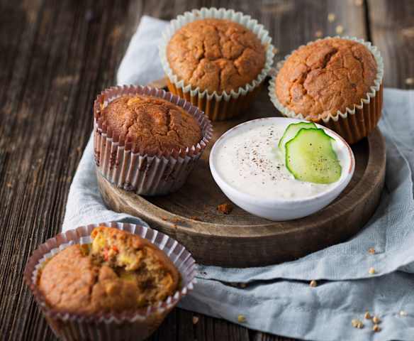 Würzige Muffins mit Gurkendip (vegan)