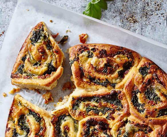 Pesto-Mozzarella-Rollkuchen