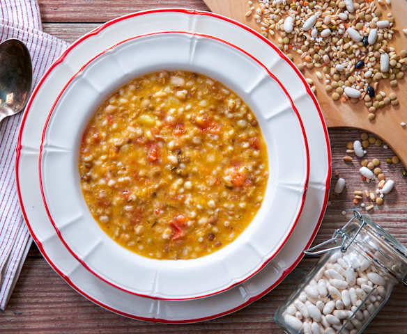 Zuppa di legumi e cereali