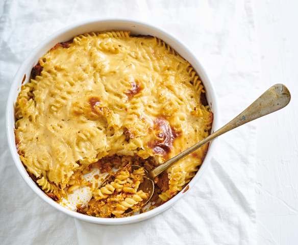 Massa gratinada com alheira e cogumelos