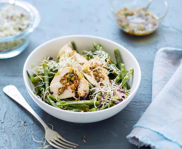 Salade de haricots et poulet farci