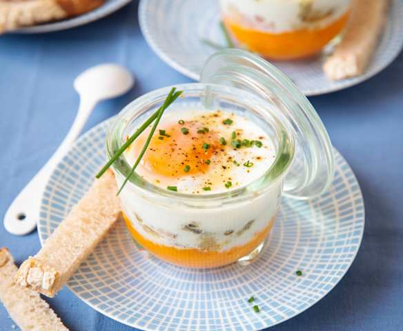 Œuf cocotte aux champignons et lardons, purée de carotte