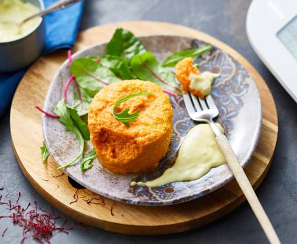 Flan de patate douce-carotte à la vapeur et crème au safran