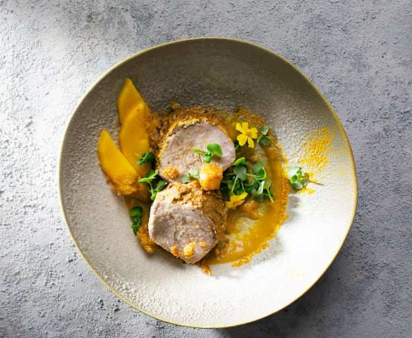 Solomillo de cerdo asado con salsa de mango