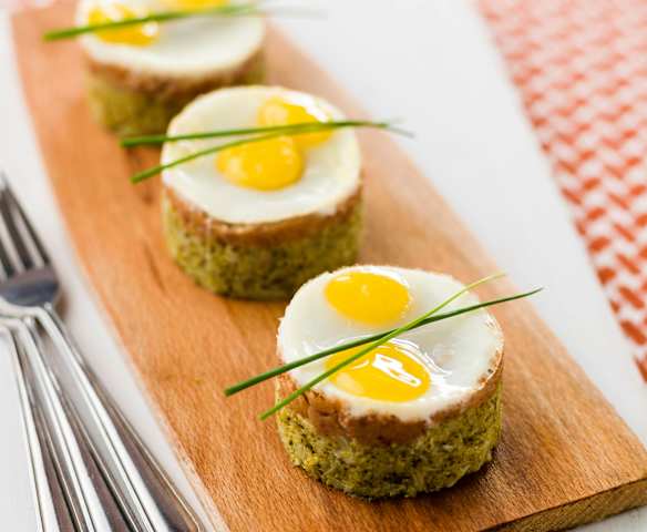 Alheira com brócolos e ovos de codorniz