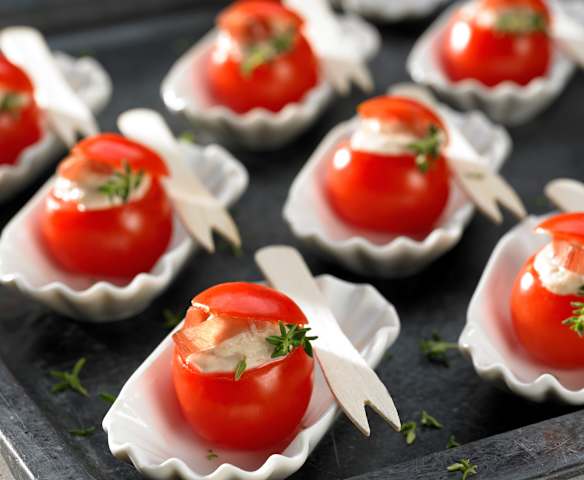Cocktailtomaten mit Schinken-Käse-Füllung Cocktailtomaten mit Schinken-Käse-Füllung