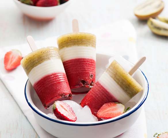 Kolorowe lody na patyku