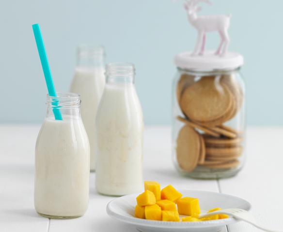 Iogurte líquido com bolacha e fruta