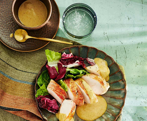 Bananen-Curry-Sauce mit Hähnchenbrust Bananen-Curry-Sauce mit Hähnchenbrust