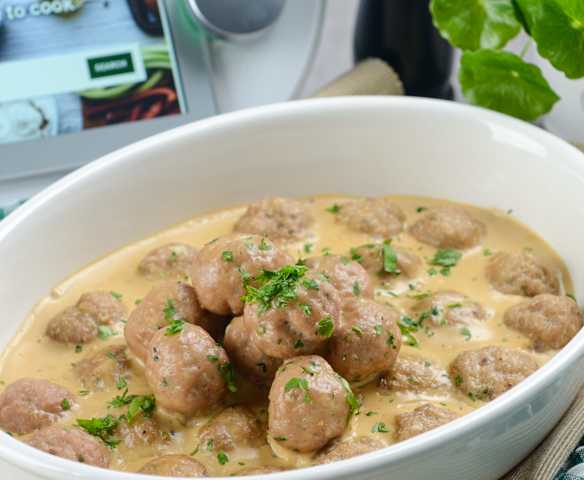 Köttbullar (Swedish Meatballs)