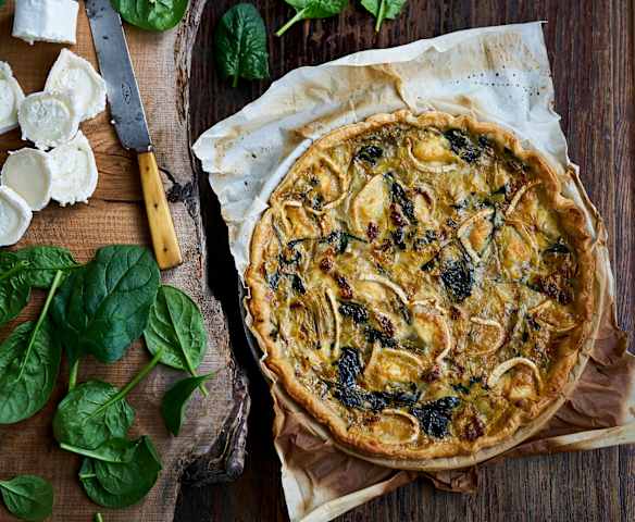 Quiche de espinafres, queijo e alcachofras