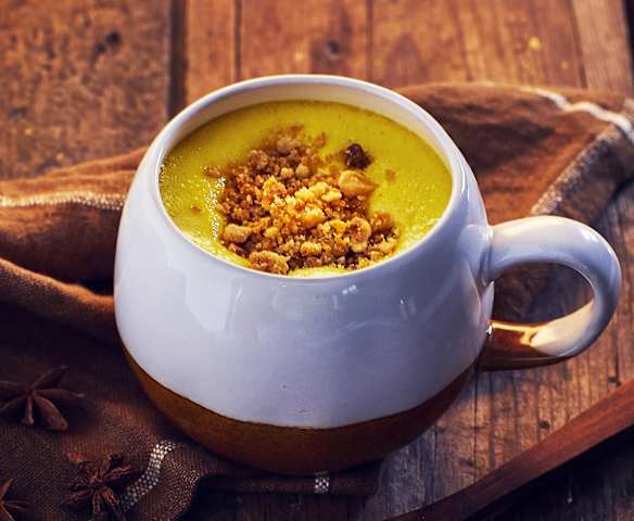 Zabaione con crumble di frutta secca Zabaione con crumble di frutta secca