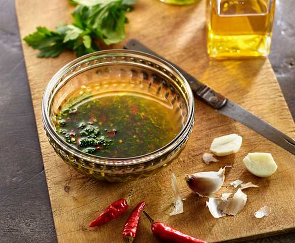 Knoblauchöl mit Chili