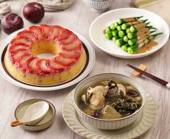 艾草雞湯、麻醬秋葵和李子蛋糕
